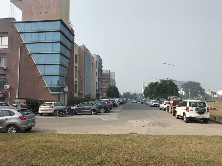 Exterior View, ansal-api-shopping-square Commercial Office Space 180 Sq.Ft. In Sushant Golf City Lucknow 10457858