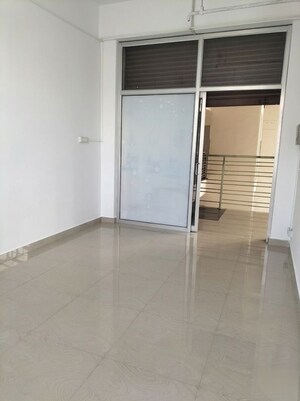 Room in  Office Space at Ansal API Shopping Square, Sushant Golf City – for Rent