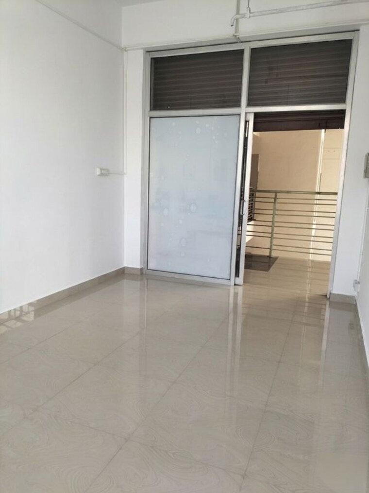 Room, ansal-api-shopping-square Commercial Office Space 180 Sq.Ft. In Sushant Golf City Lucknow 10457858