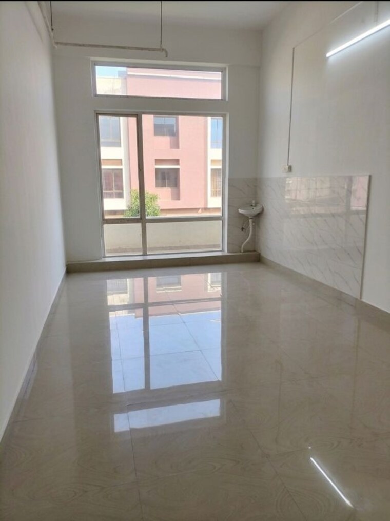 Room, ansal-api-shopping-square Commercial Office Space 180 Sq.Ft. In Sushant Golf City Lucknow 10457858