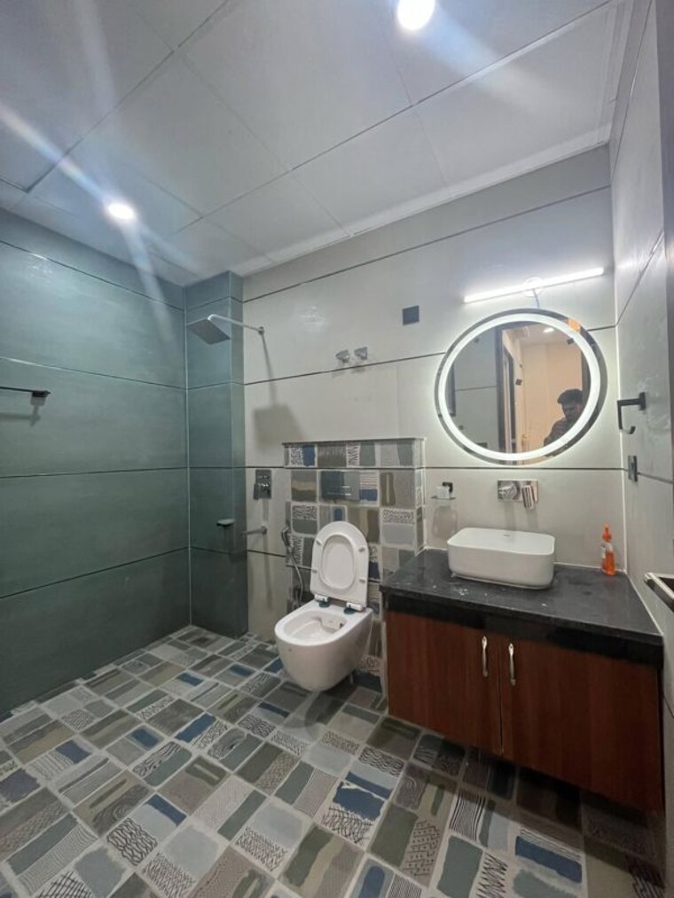Bathroom, kirti nagar 2 Bedroom 800 Sq.Ft. Builder Floor In Kirti Nagar Gurgaon 10476506