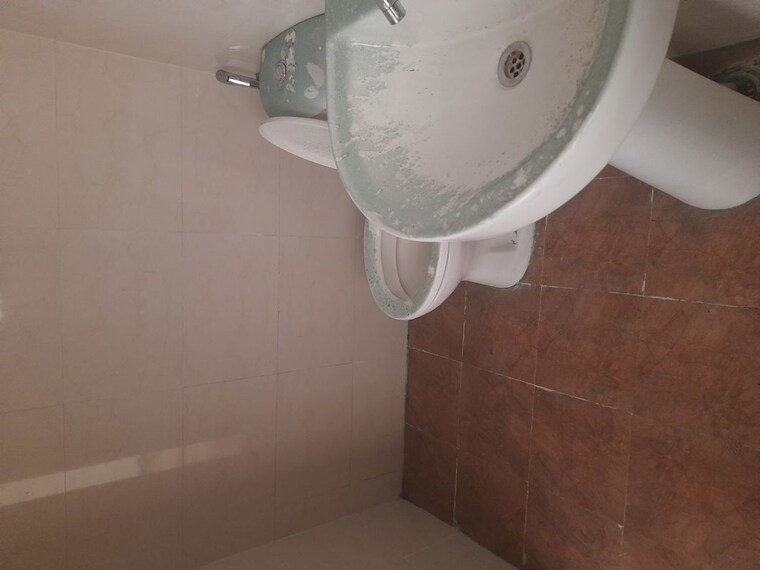 Bathroom, mahagun-mantra-ii 2 Bedroom 1000 Sq.Ft. Apartment In Sector 10 Greater Noida Greater Noida 10476518