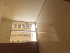 Furnished Amenities in 2 BHK Apartment at Mahagun Mantra II, Sector 10 Greater Noida – for Sale