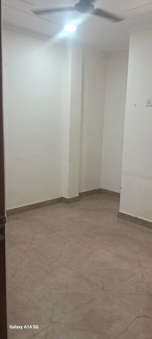 Room in 2 BHK Builder Floor at Jawahar Nagar – for Rent