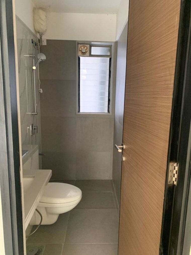 Bathroom, the-wadhwa-anmol-fortune 2.5 Bedroom 921 Sq.Ft. Apartment In Goregaon West Mumbai 10476530