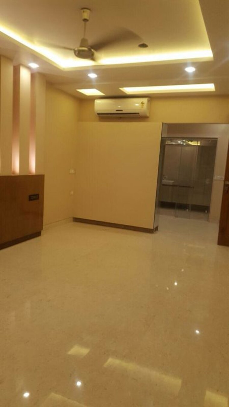 Room, greater kailash i 4 Bedroom 500 Sq.Yd. Builder Floor In Greater Kailash I Delhi 10476535