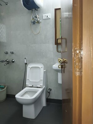 Bathroom in 2.5 BHK Apartment at Purvanchal Panchahuli, Sector 61 – for Rent