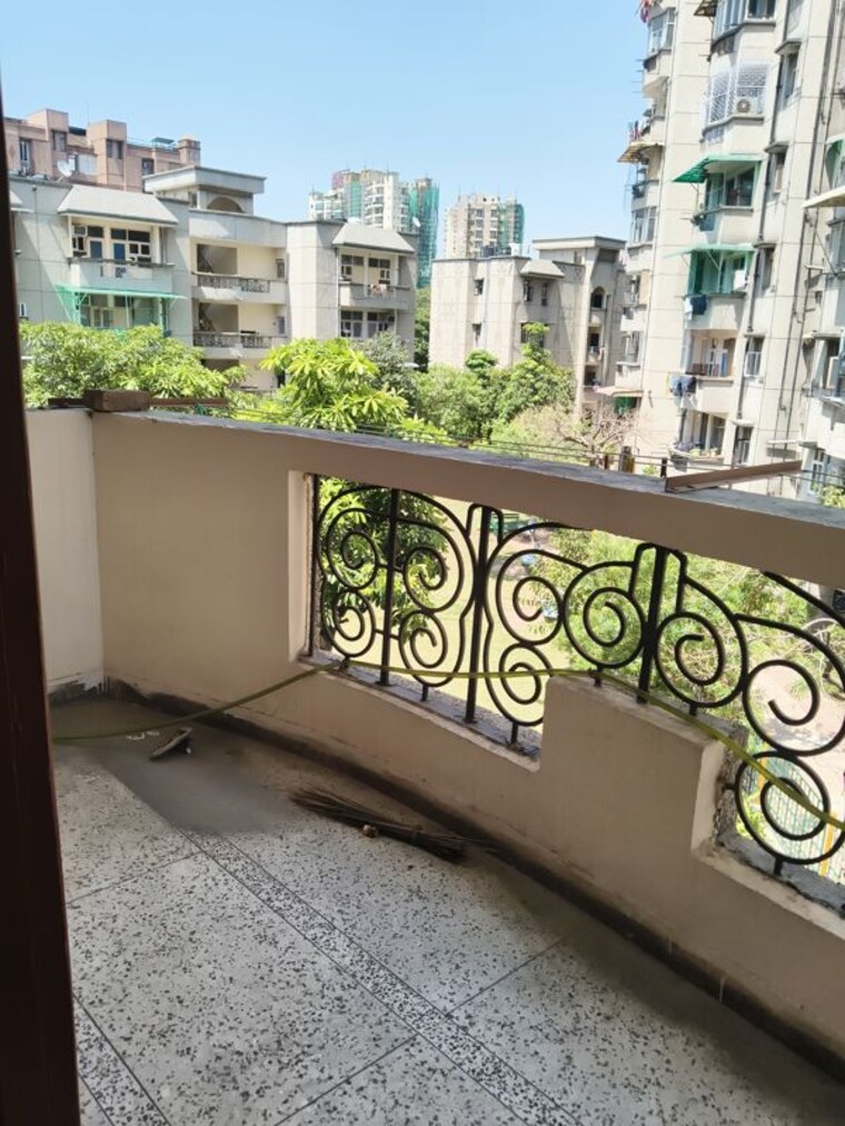 Balcony, purvanchal-panchahuli 2.5 Bedroom 1150 Sq.Ft. Apartment In Sector 61 Noida 10476532