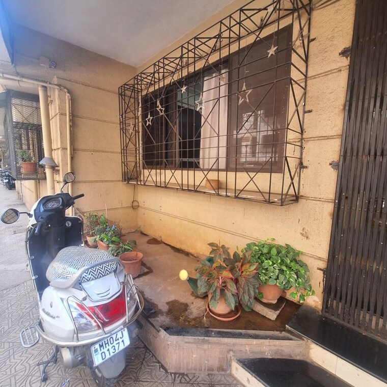  Parking, rashmi-complex-teen-hath-naka 1.5 Bedroom 447 Sq.Ft. Apartment In Dharamveer Nagar Thane 10476656