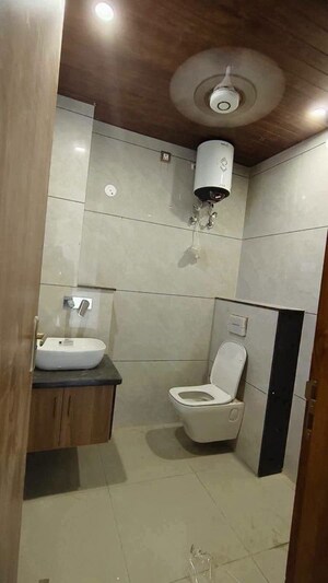 Bathroom in 2 BHK Apartment at Signature Global Prime Phase 2, Sector 63a – for Sale