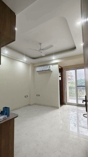 Room in 2 BHK Apartment at Signature Global Prime Phase 2, Sector 63a – for Sale