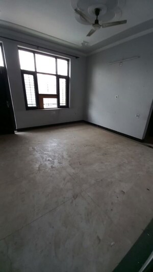 Room in 3 BHK Independent House at Kadipur – for Rent