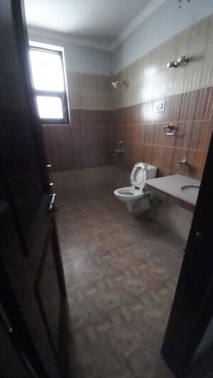 Washroom in 3 BHK Independent House at Kadipur – for Rent