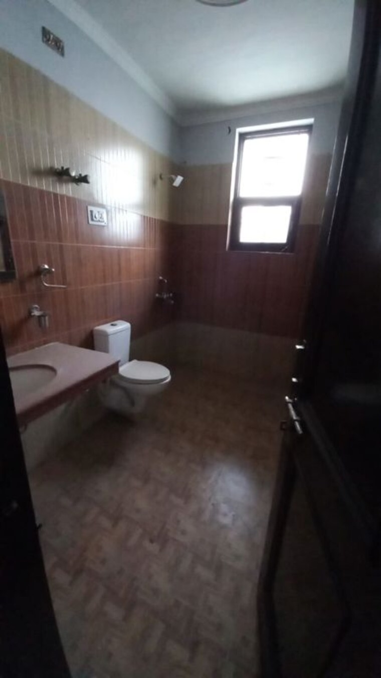 Bathroom, kadipur 3 Bedroom 3000 Sq.Ft. Independent House In Kadipur Gurgaon 10476773