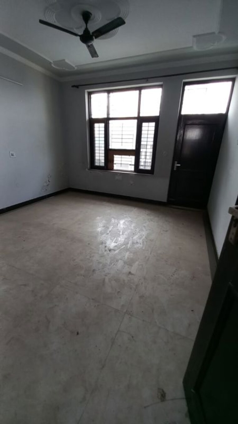Room, kadipur 3 Bedroom 3000 Sq.Ft. Independent House In Kadipur Gurgaon 10476773