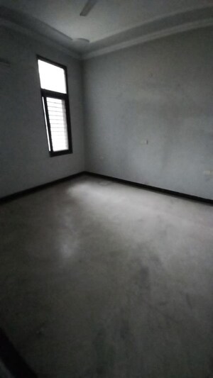 Room in 3 BHK Independent House at Kadipur – for Rent