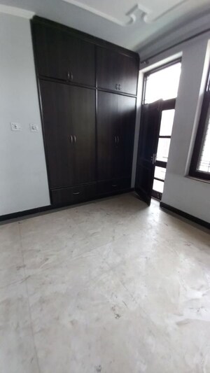 Room in 3 BHK Independent House at Kadipur – for Rent