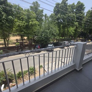 Balcony in 2 BHK Builder Floor at Dlf Phase I – for Rent