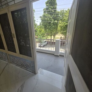 Balcony in 2 BHK Builder Floor at Dlf Phase I – for Rent
