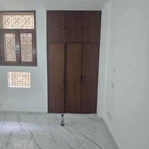 Bedroom in 2 BHK Builder Floor at Dlf Phase I – for Rent