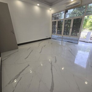 Balcony in 2 BHK Builder Floor at Dlf Phase I – for Rent