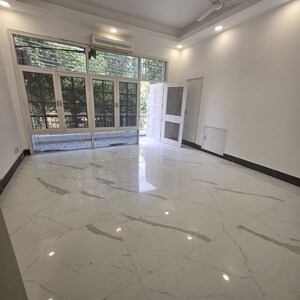 Balcony in 2 BHK Builder Floor at Dlf Phase I – for Rent
