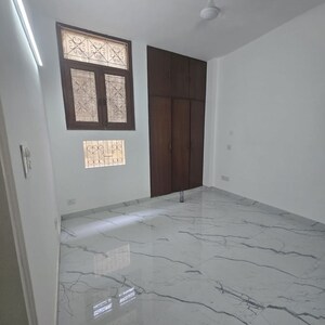 Room in 2 BHK Builder Floor at Dlf Phase I – for Rent