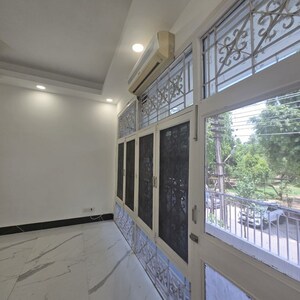 Balcony in 2 BHK Builder Floor at Dlf Phase I – for Rent