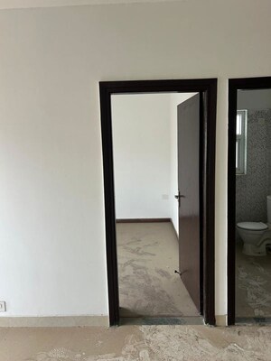 Room in 3 BHK Builder Floor at Parklands, Sector 85 – for Sale