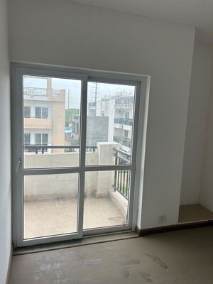 Room in 3 BHK Builder Floor at Parklands, Sector 85 – for Sale