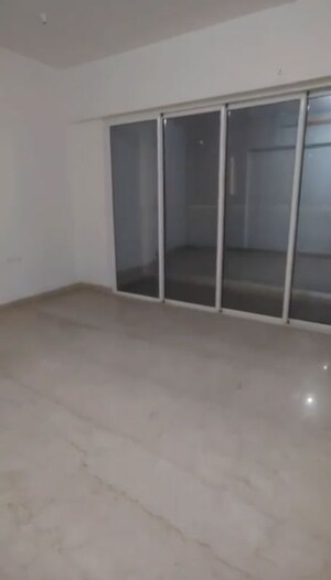 Room in 3 BHK Apartment at Thane West – for Sale