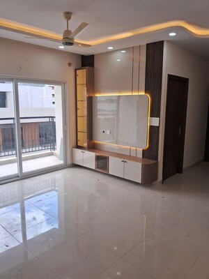Room in 5 BHK Apartment at Adarsh Greens, Kogilu – for Rent
