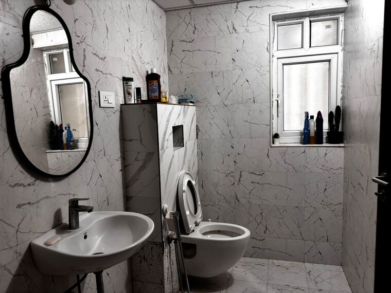 Bathroom, aditya-empress-towers 3 Bedroom 2100 Sq.Ft. Apartment In Shaikpet Hyderabad 10476862