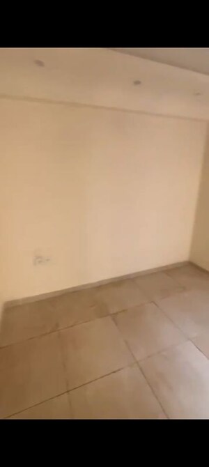 Room in 3 BHK Apartment at Himalaya Pride, Tech Zone 4 Greater Noida – for Rent
