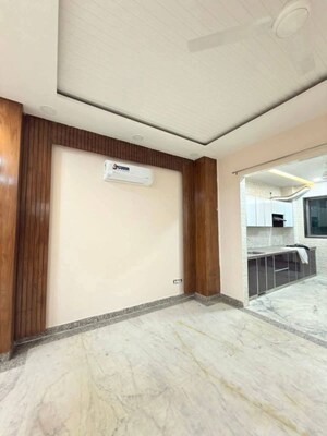 Room in 3 BHK Builder Floor at Paramount Emotions, Sector 1 Greater Noida – for Rent