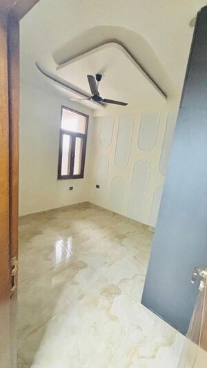 Room in 3 BHK Apartment at Trident Embassy, Sector 1 Greater Noida – for Rent