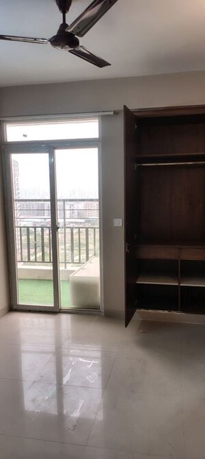 Room in 3 BHK Apartment at Hawelia Valencia Homes, Sector 1 Greater Noida – for Rent