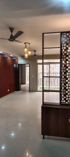Room in 3 BHK Apartment at Hawelia Valencia Homes, Sector 1 Greater Noida – for Rent