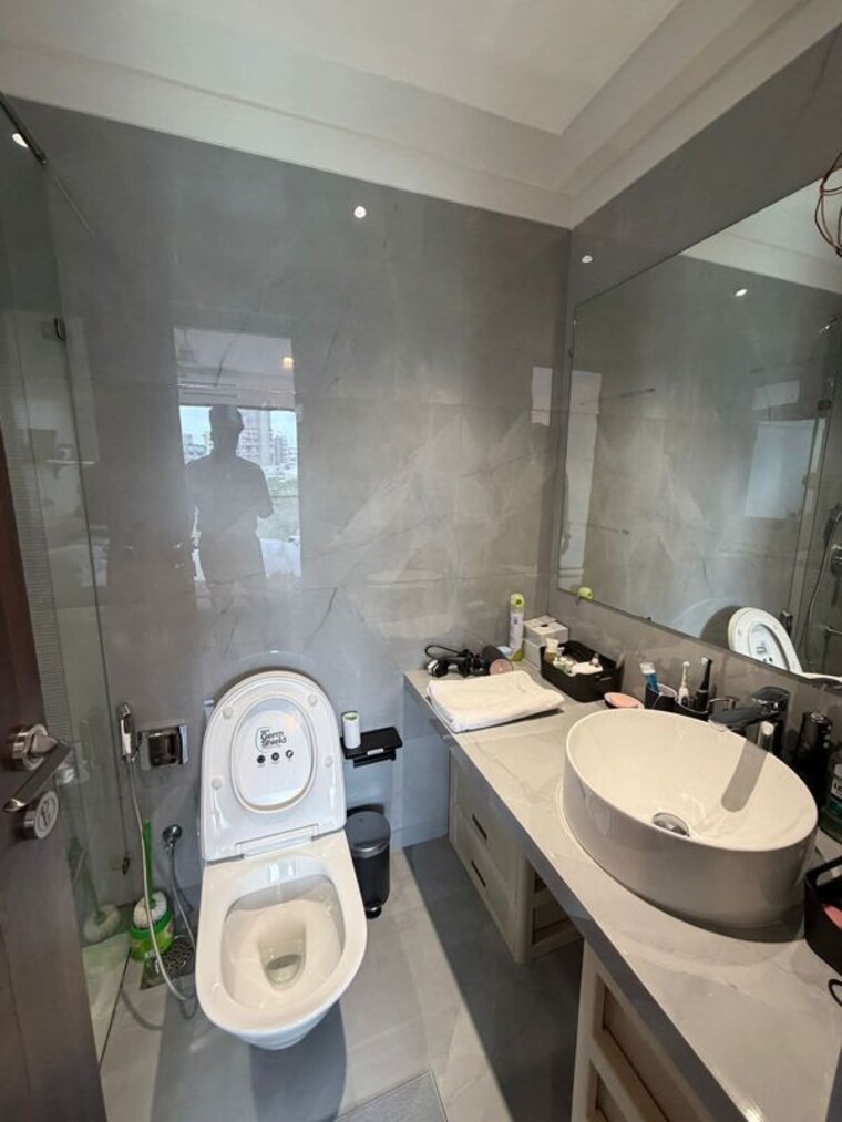 Bathroom, hill-n-sea-apartment 2 Bedroom 800 Sq.Ft. Apartment In Bandra West Mumbai 10477129