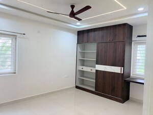 Room in 3 BHK Apartment at Fortune Green Homes Sapphire, Tellapur – for Rent