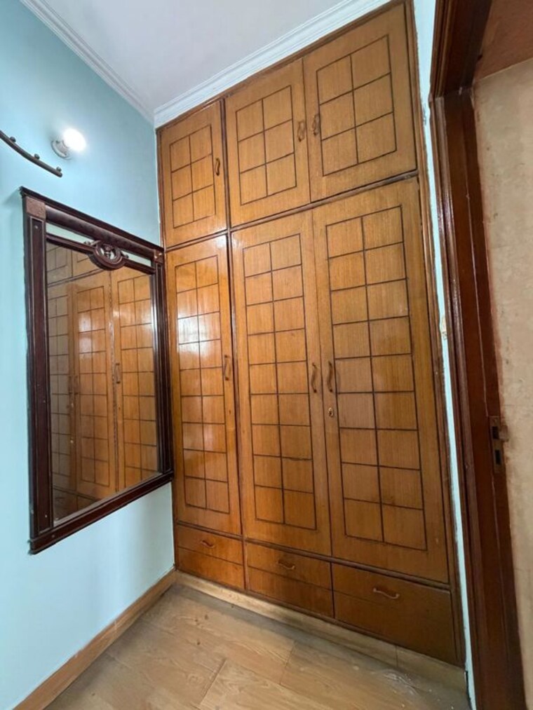 Room, sector 46 3 Bedroom 350 Sq.Yd. Independent House In Sector 46 Faridabad 10477116