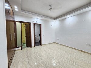 Room in 3 BHK Builder Floor at Chattarpur – for Rent