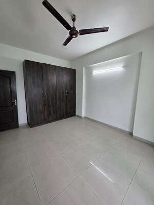 Room in 3 BHK Apartment at Puri Pranayam, Sector 82 – for Rent