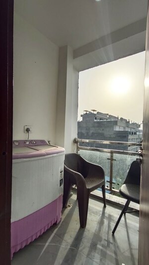 Team Area in 1 BHK Apartment at Sainik Farm – for Rent