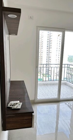 Room in 2 BHK Apartment at Earthcon Casa Grande II, Chi V Greater Noida – for Rent