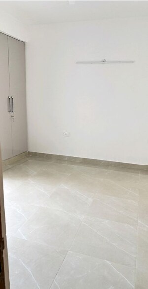 Room in 2 BHK Apartment at Earthcon Casa Grande II, Chi V Greater Noida – for Rent