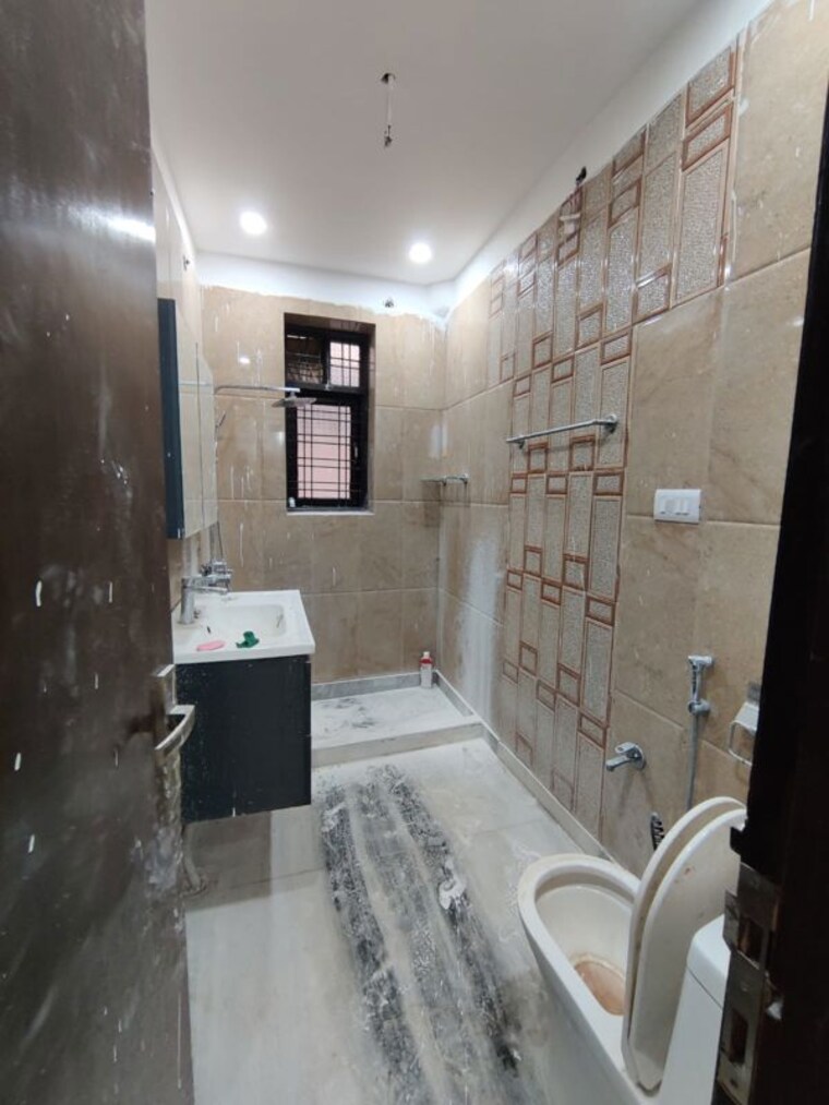 Bathroom, green fields colony 4 Bedroom 2359 Sq.Ft. Builder Floor In Green Fields Colony Faridabad 10477252