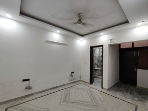 Room in 4 BHK Builder Floor at Green Fields Colony – for Rent