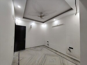 Room in 4 BHK Builder Floor at Green Fields Colony – for Rent