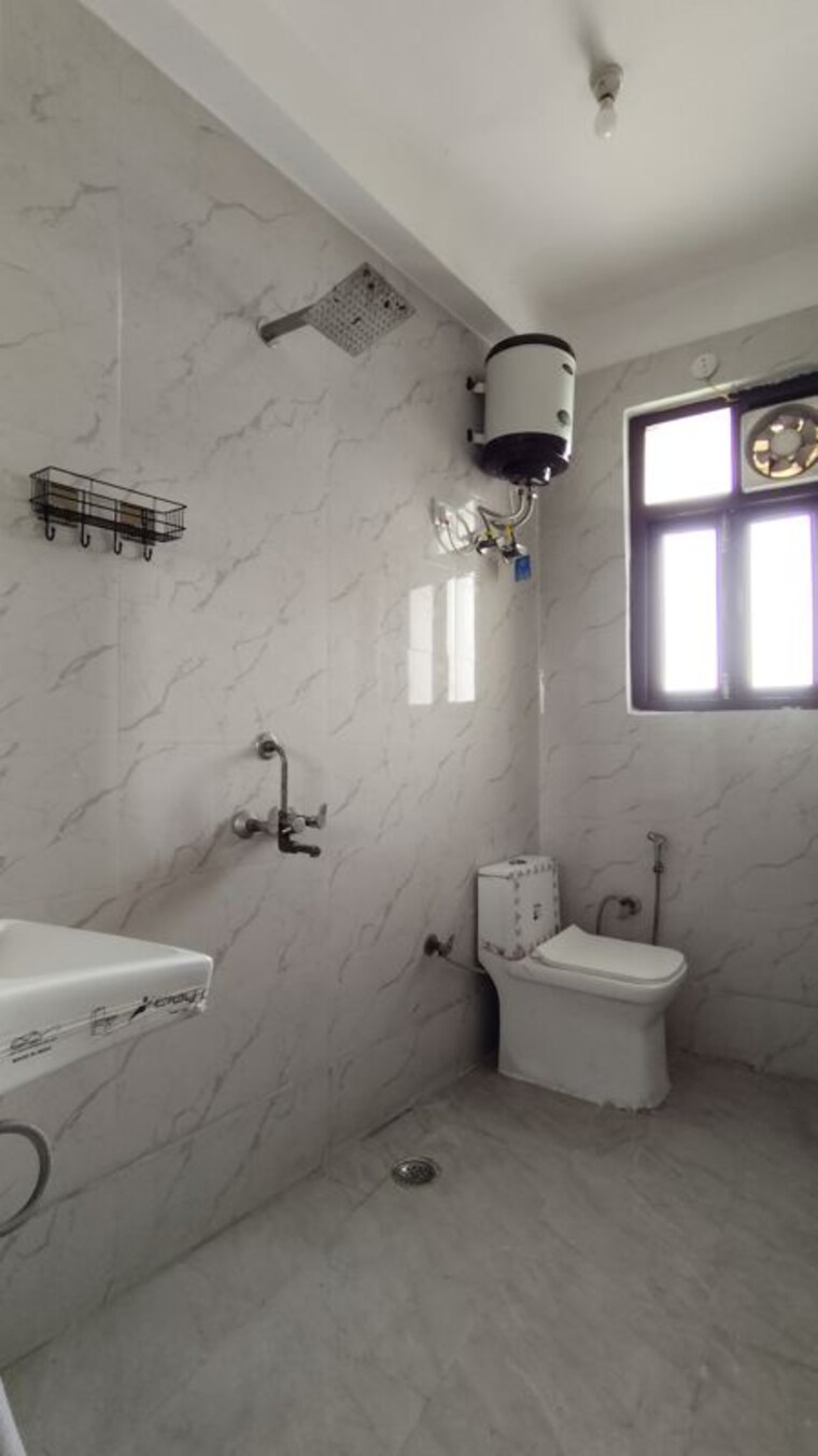 Bathroom, neb sarai 1 Bedroom 450 Sq.Ft. Apartment In Neb Sarai Delhi 10477271